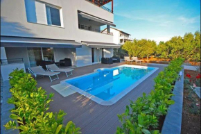 Ferienwohnung mit Gemeinschaftspool und Garten